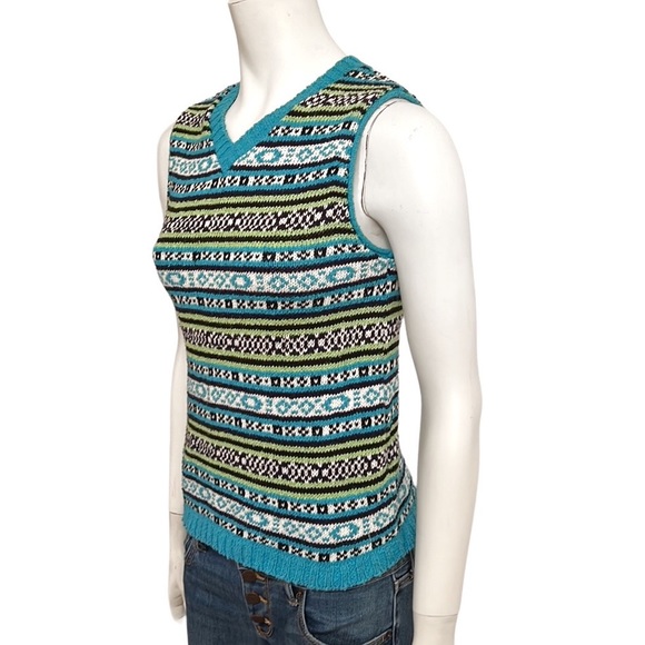⚡️SOLD⚡️ VINTAGE 90s Nordic Style Knitted Sweater Vest - Picture 2 of 7